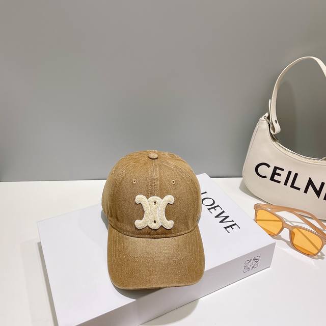 Celine赛琳 新款经典休闲潮流款 上架简约棒球帽 日韩风格 随便搭配都超好看 出门旅游 绝对要入手的一款